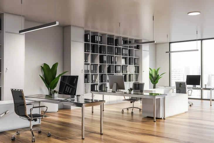 Bureau moderne open-space avec mobilier contemporain blanc et chrome