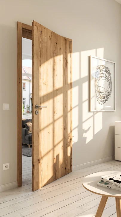 Vue avant de la porte de la chambre forte en argent clair, fermée